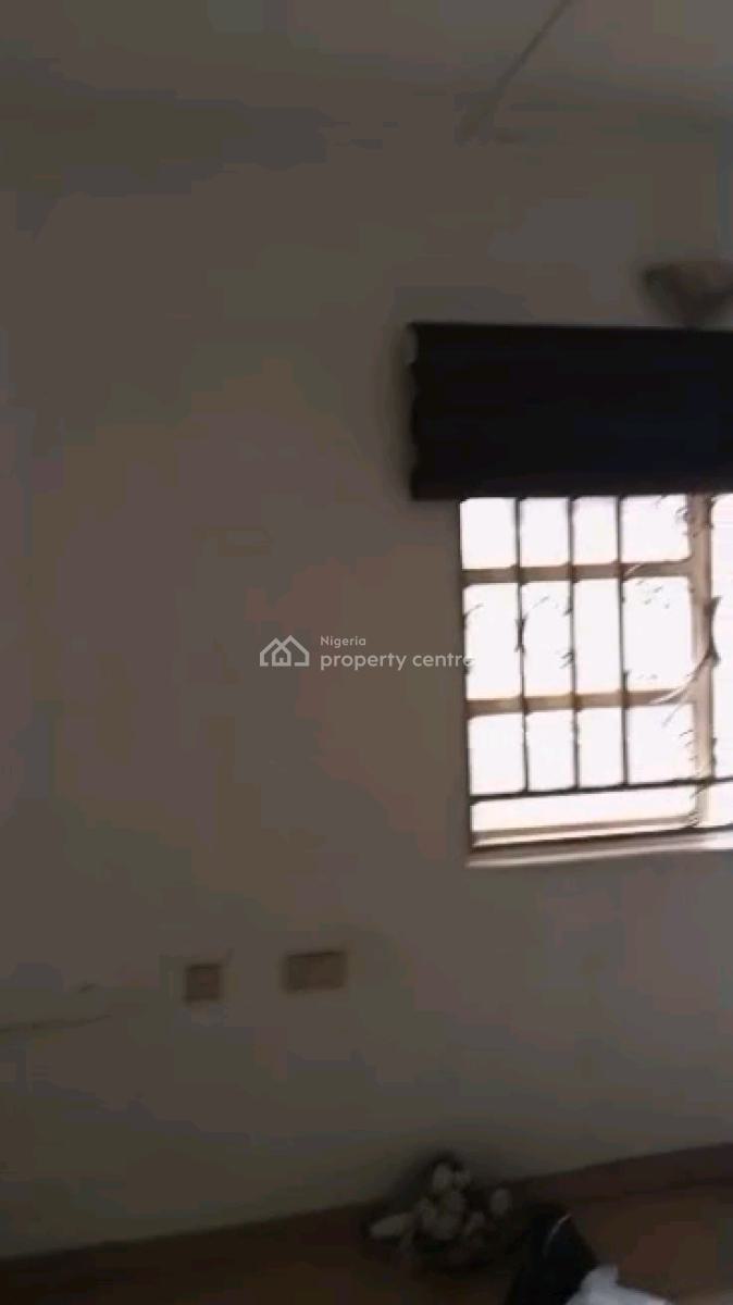 Decent 3 Bedroom Up Flat, 3 Toilets 2 Bathroom, 2 Rooms Ensuite, Bakare Dawodu, Ifako, Gbagada, Lagos, Flat / Apartment for Rent