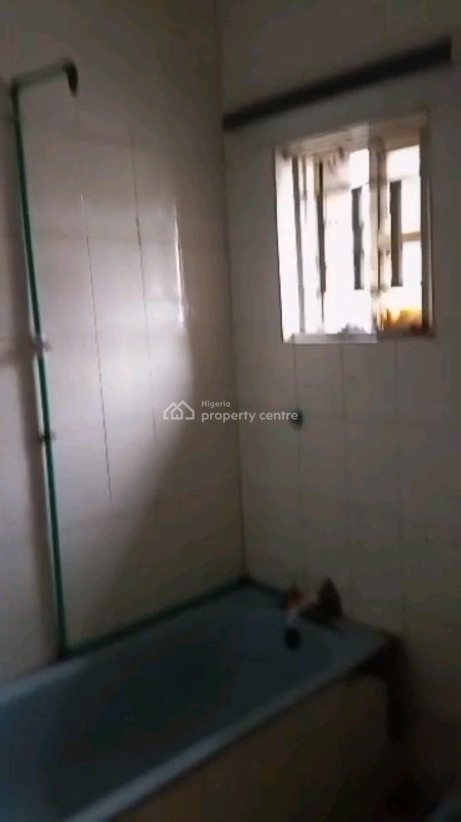 Decent 3 Bedroom Up Flat, 3 Toilets 2 Bathroom, 2 Rooms Ensuite, Bakare Dawodu, Ifako, Gbagada, Lagos, Flat / Apartment for Rent