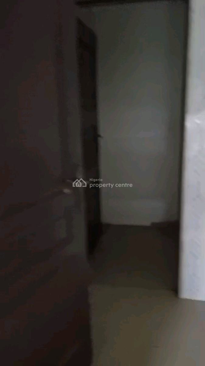 Decent 3 Bedroom Up Flat, 3 Toilets 2 Bathroom, 2 Rooms Ensuite, Bakare Dawodu, Ifako, Gbagada, Lagos, Flat / Apartment for Rent