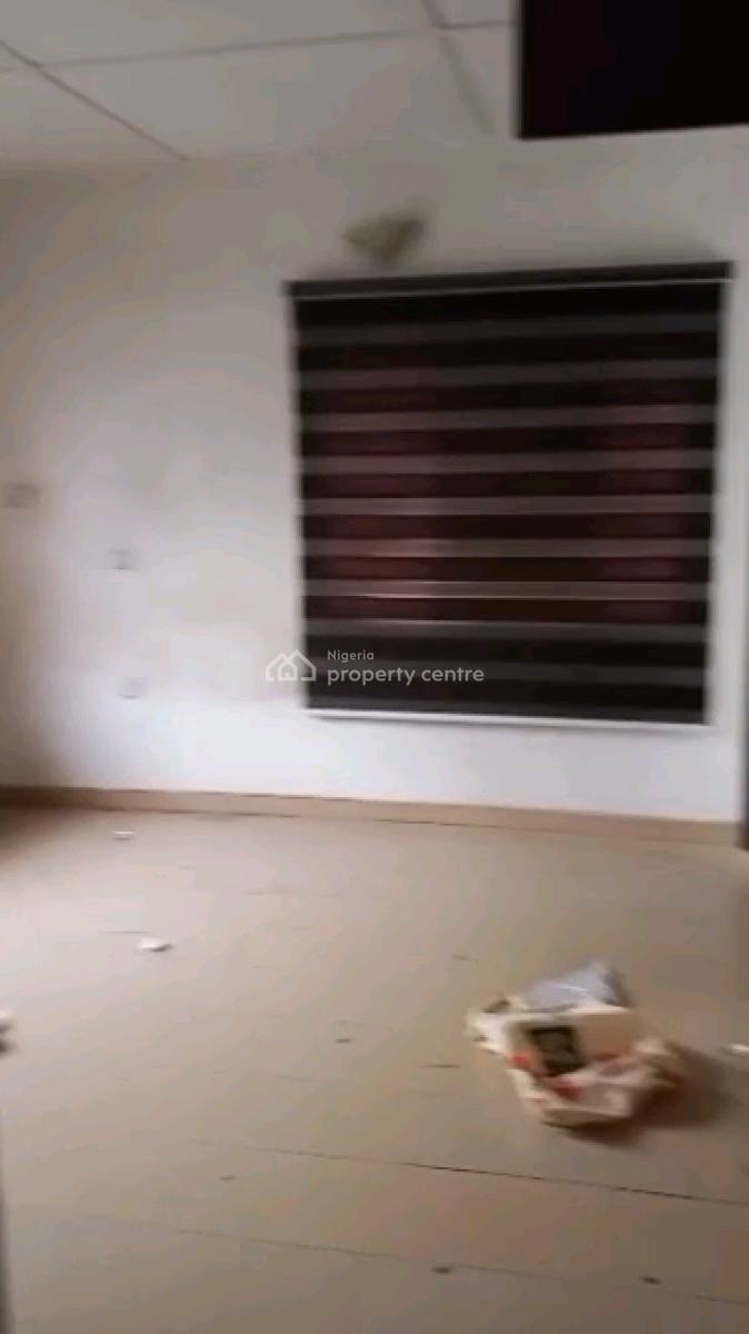 Decent 3 Bedroom Up Flat, 3 Toilets 2 Bathroom, 2 Rooms Ensuite, Bakare Dawodu, Ifako, Gbagada, Lagos, Flat / Apartment for Rent