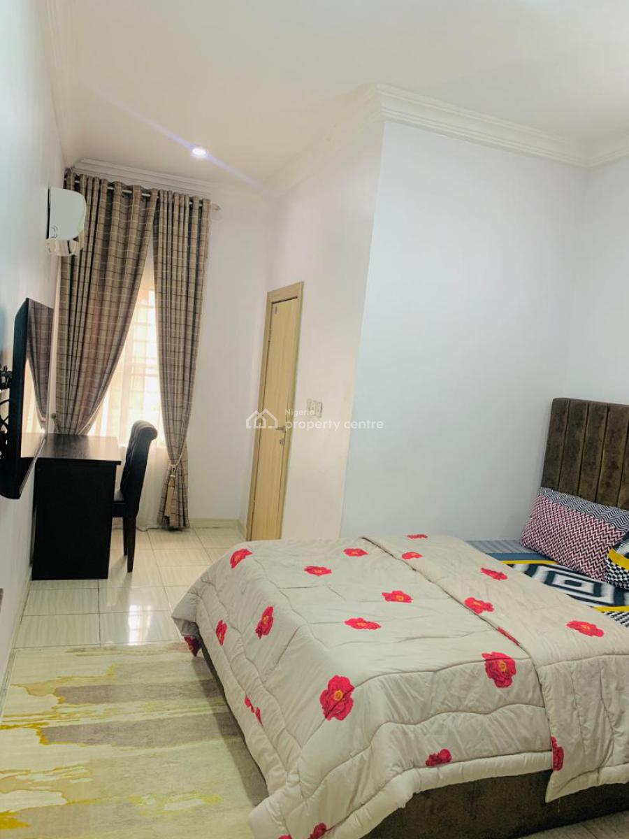 Fully Service Luxury 3 Bedroom  Apartment with 24 Hours, Lekki Conversative Road, Lekki, Lagos, House Short Let