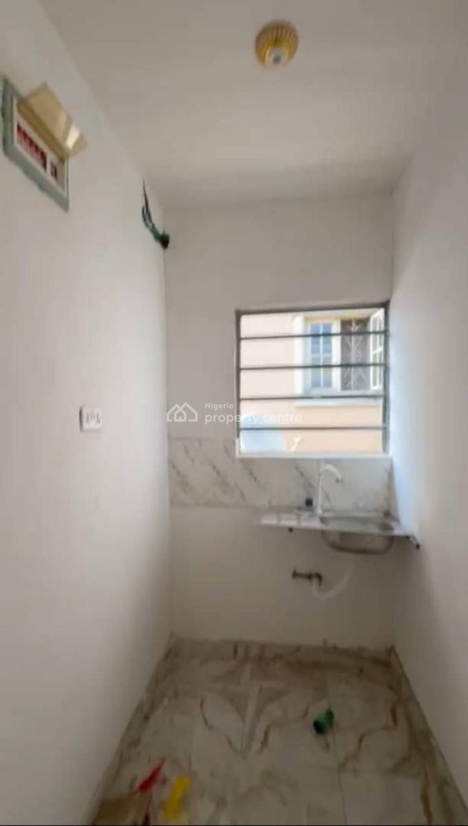 Lovely 2 Bedroom Flat, Apata Street, Shomolu, Lagos, Flat / Apartment for Rent