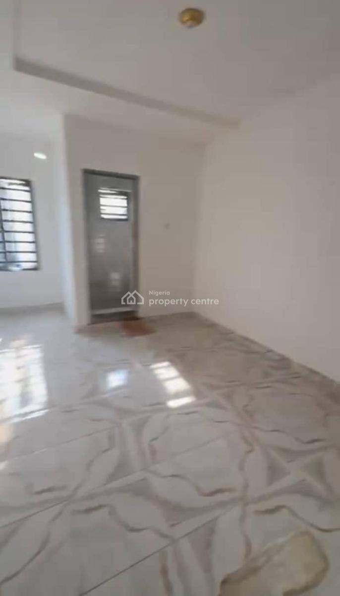 Lovely 2 Bedroom Flat, Apata Street, Shomolu, Lagos, Flat / Apartment for Rent