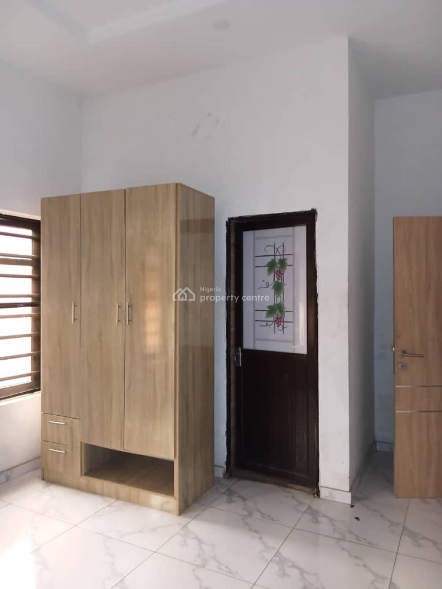 Executive 3 Bedroom Flat All Room Ensuite Upstairs with Fitted Wardrobe, Oreolepe Street, Egbeda, Alimosho, Lagos, Flat / Apartment for Rent