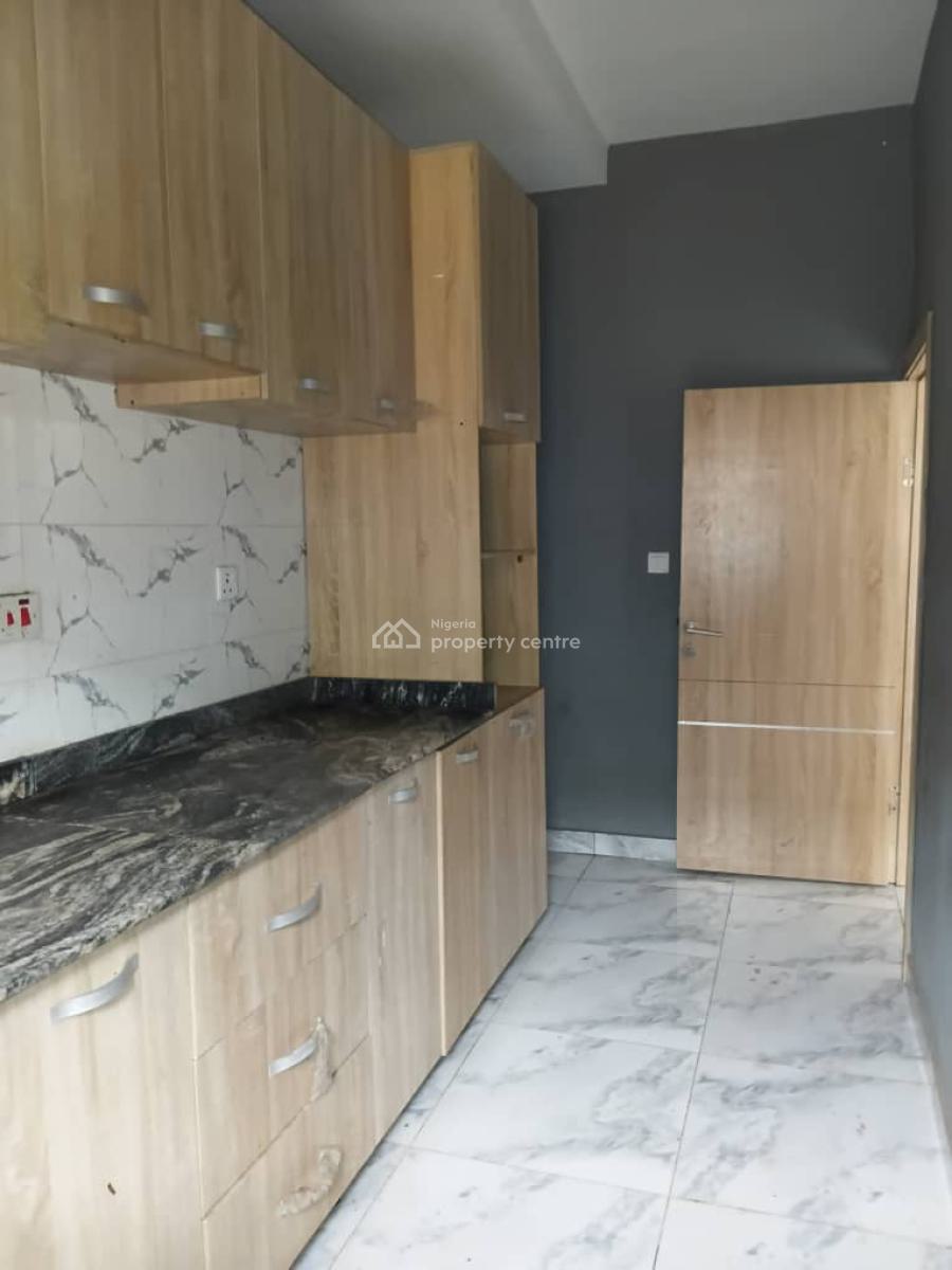 Executive 3 Bedroom Flat All Room Ensuite Upstairs with Fitted Wardrobe, Oreolepe Street, Egbeda, Alimosho, Lagos, Flat / Apartment for Rent