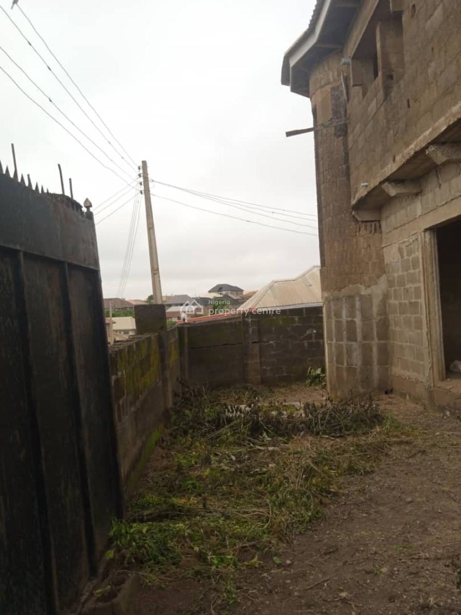 4-bedroom Duplex with a 2-room Self Contain Bq, Mercy Rock, Idi Orogbo, Akobo, Ibadan, Oyo, Detached Duplex for Sale