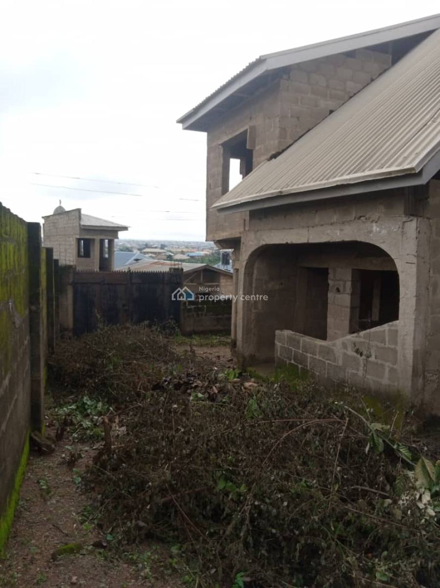 4-bedroom Duplex with a 2-room Self Contain Bq, Mercy Rock, Idi Orogbo, Akobo, Ibadan, Oyo, Detached Duplex for Sale