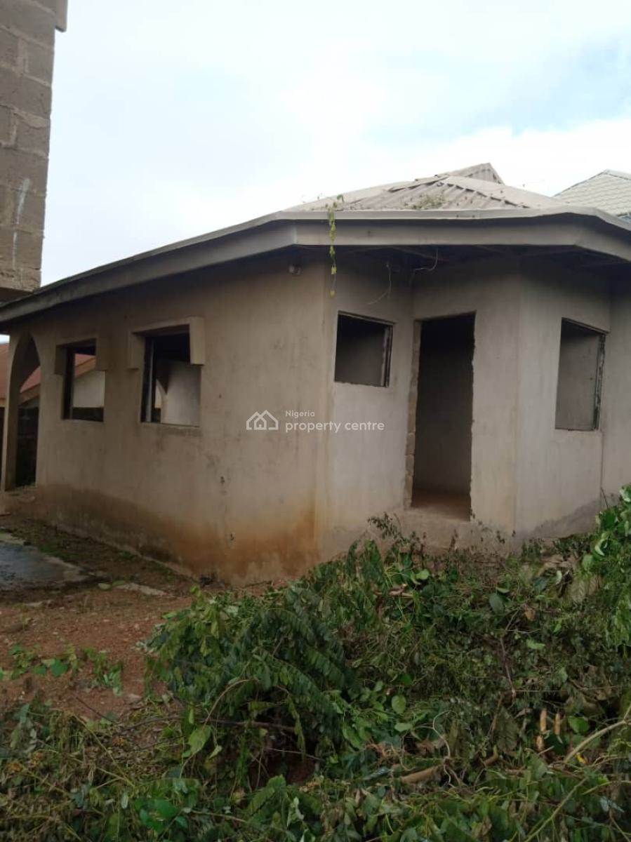 4-bedroom Duplex with a 2-room Self Contain Bq, Mercy Rock, Idi Orogbo, Akobo, Ibadan, Oyo, Detached Duplex for Sale