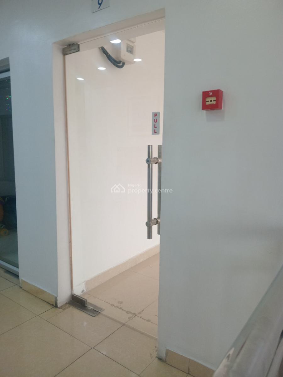 a Luxurious Standard Shop Place for Phone Repairs, Chevron Drive, Lekki, Lagos, Shop for Rent