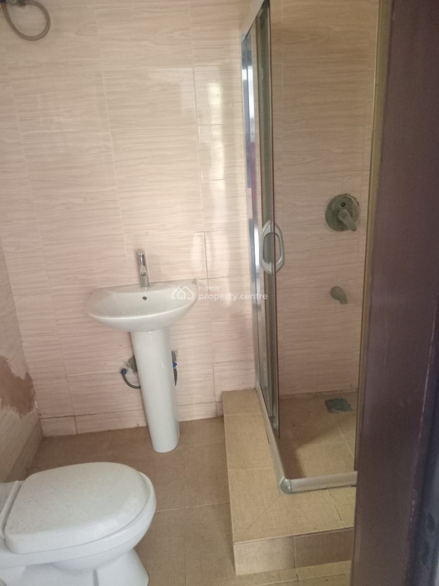 a Luxurious Standard Shop, Chevron Drive, Lekki, Lagos, Shop for Rent