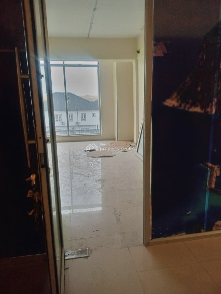 a Luxurious Standard Shop and Office Space, Chevron Drive, Lekki, Lagos, Shop for Rent