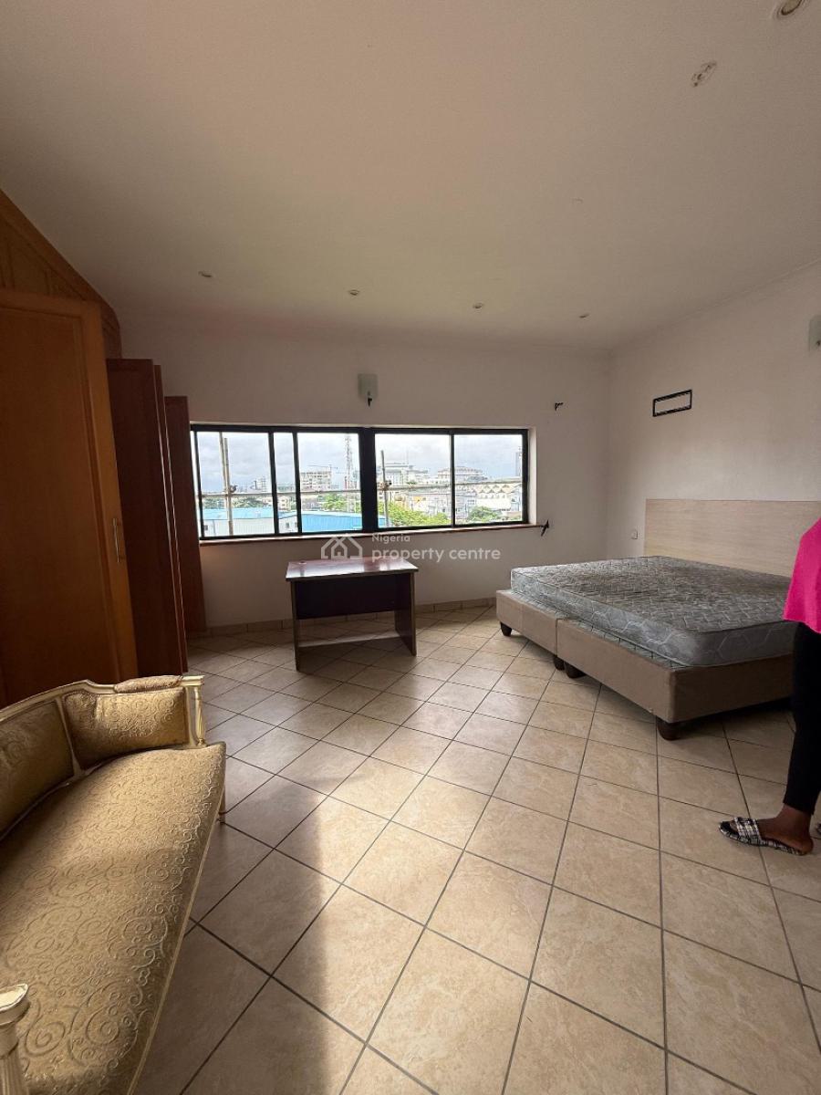 Massive 3bedroom with Bq Situated on The Third Floor (no Lift) in a Pr, Victoria Island (vi), Lagos, Flat / Apartment for Rent