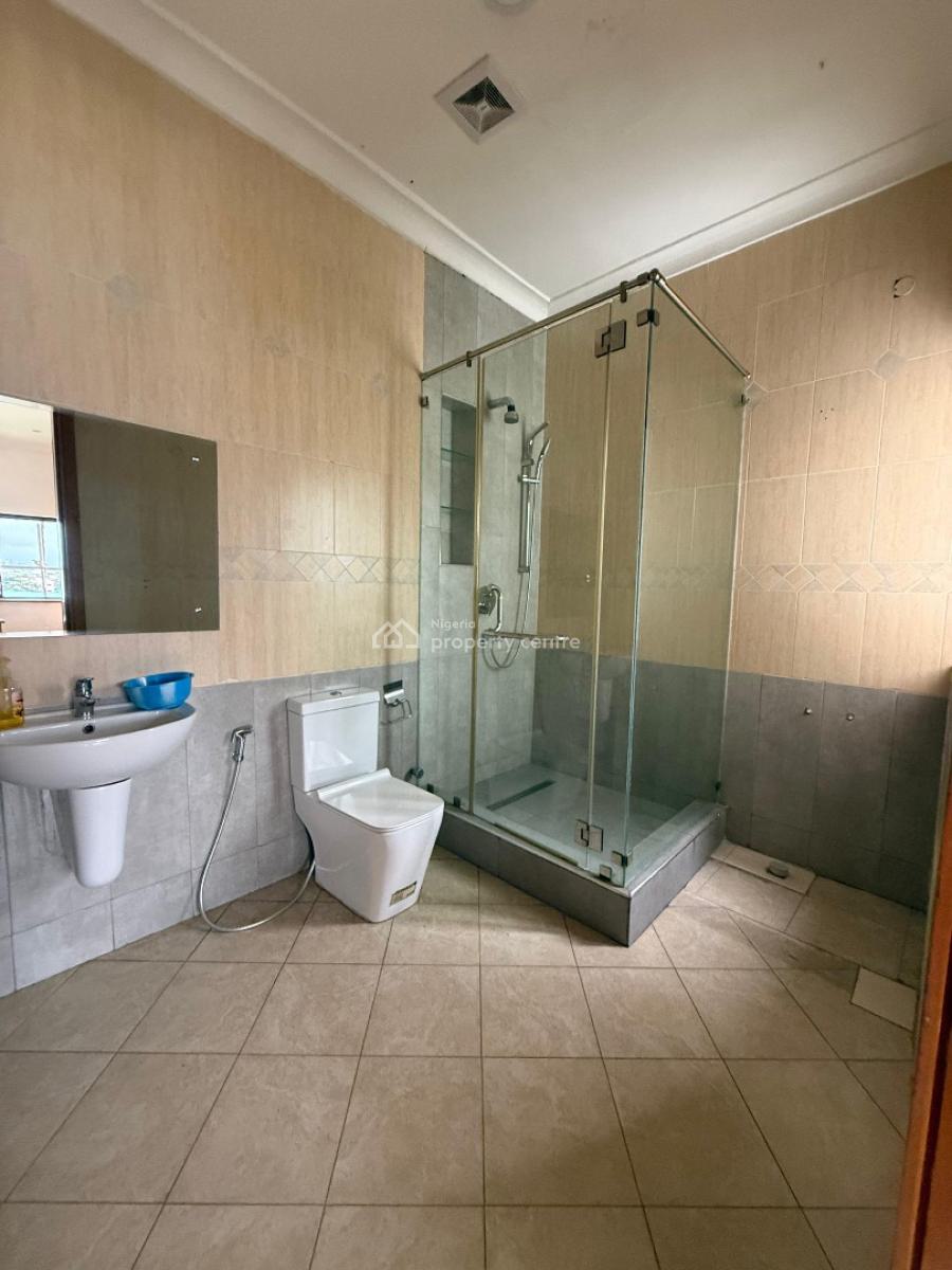 Massive 3bedroom with Bq Situated on The Third Floor (no Lift) in a Pr, Victoria Island (vi), Lagos, Flat / Apartment for Rent