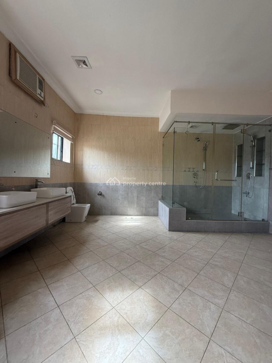 Massive 3bedroom with Bq Situated on The Third Floor (no Lift) in a Pr, Victoria Island (vi), Lagos, Flat / Apartment for Rent