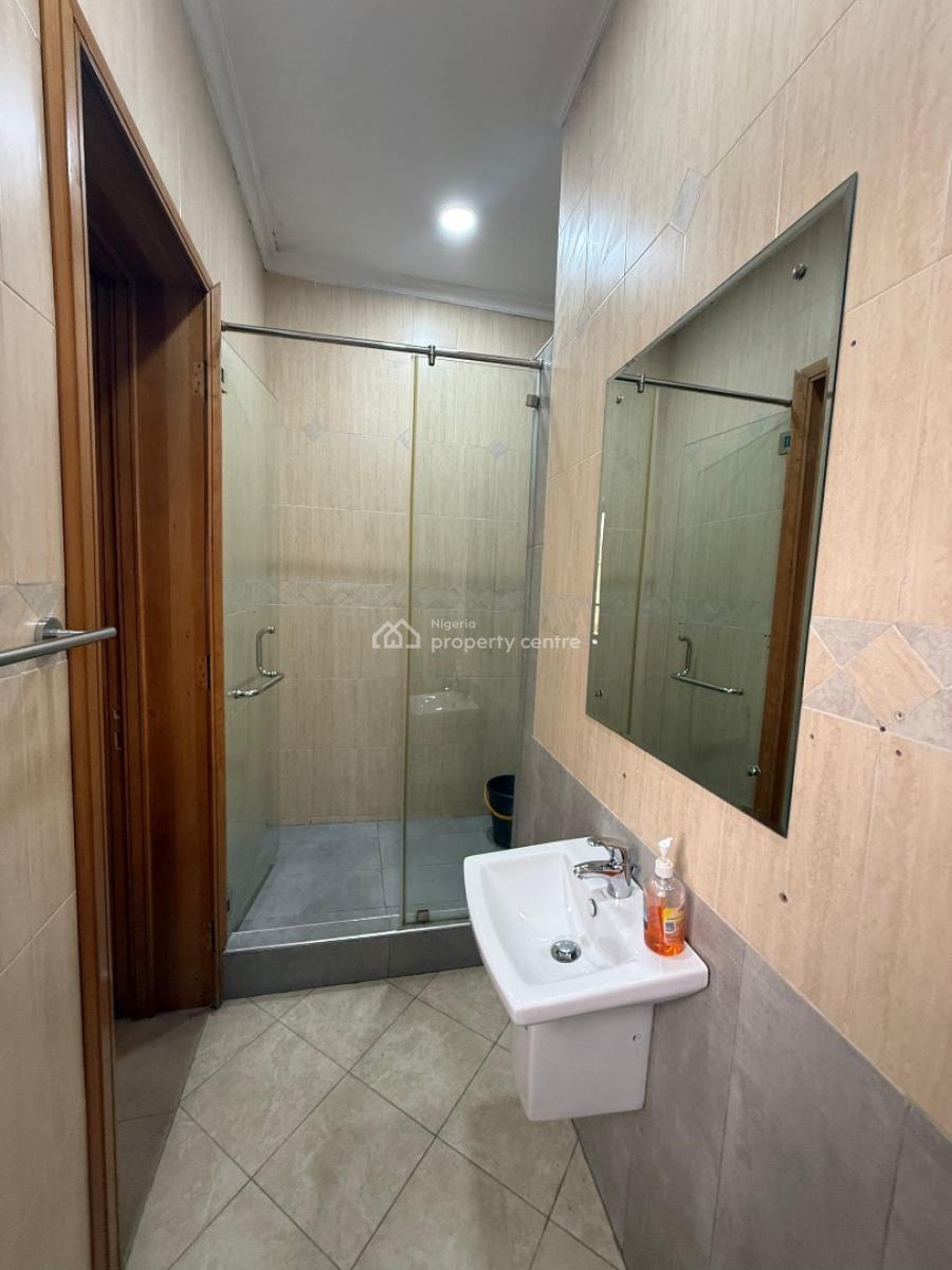 Massive 3bedroom with Bq Situated on The Third Floor (no Lift) in a Pr, Victoria Island (vi), Lagos, Flat / Apartment for Rent