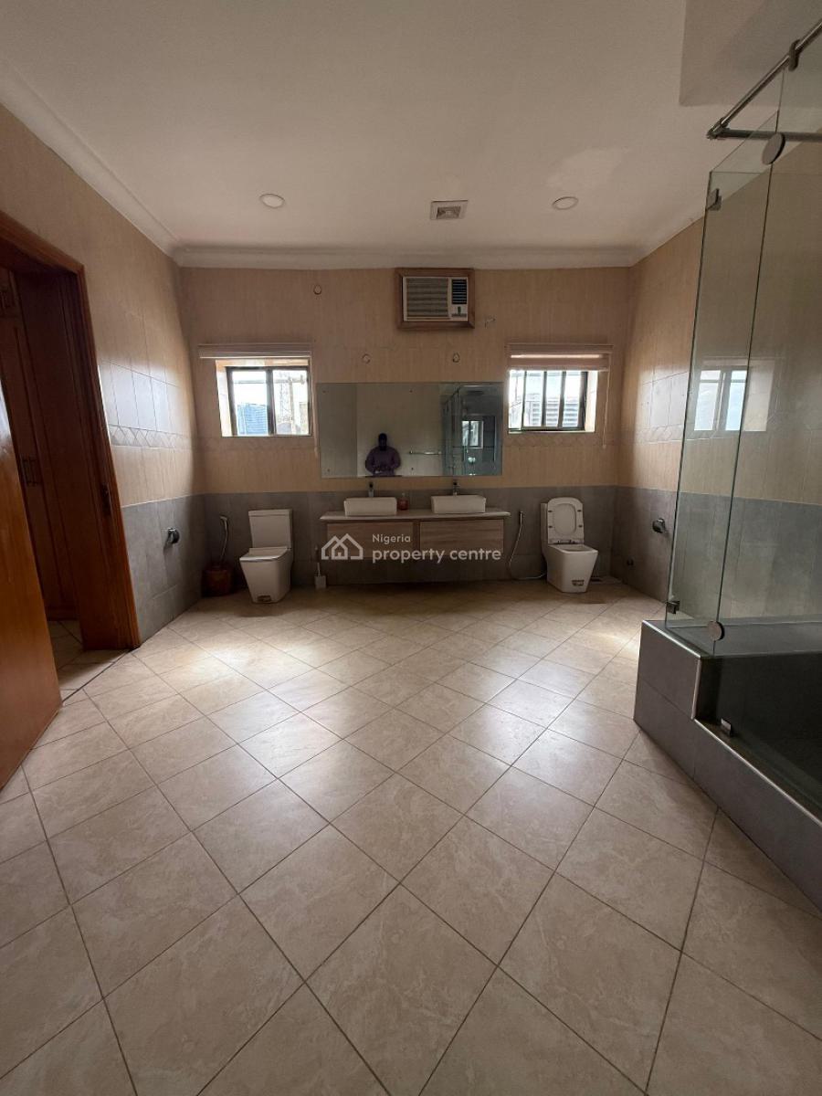 Massive 3bedroom with Bq Situated on The Third Floor (no Lift) in a Pr, Victoria Island (vi), Lagos, Flat / Apartment for Rent