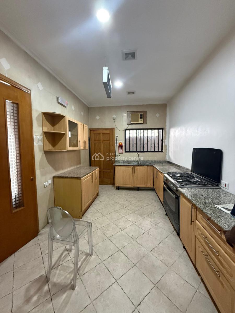 Massive 3bedroom with Bq Situated on The Third Floor (no Lift) in a Pr, Victoria Island (vi), Lagos, Flat / Apartment for Rent