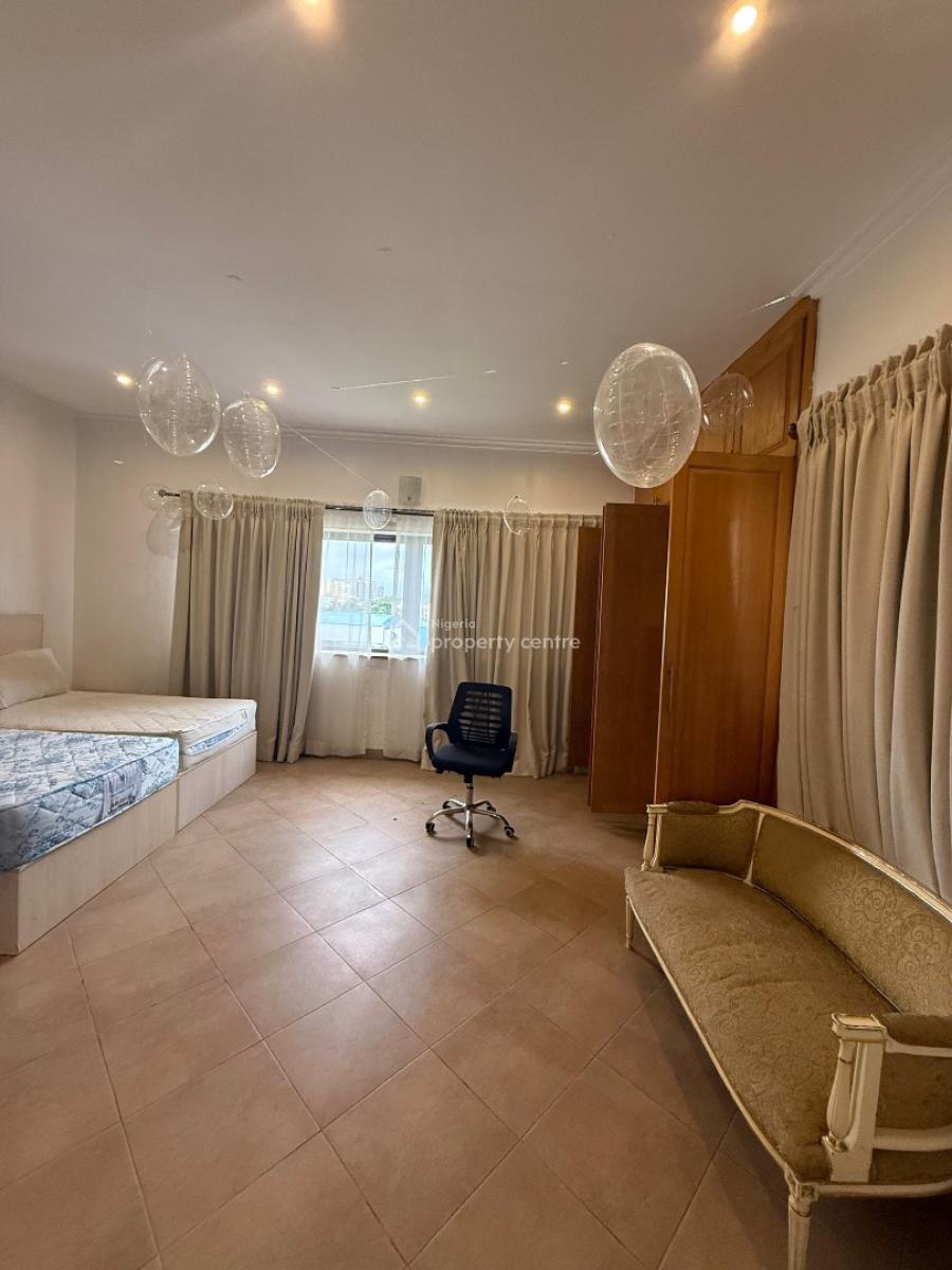 Massive 3bedroom with Bq Situated on The Third Floor (no Lift) in a Pr, Victoria Island (vi), Lagos, Flat / Apartment for Rent