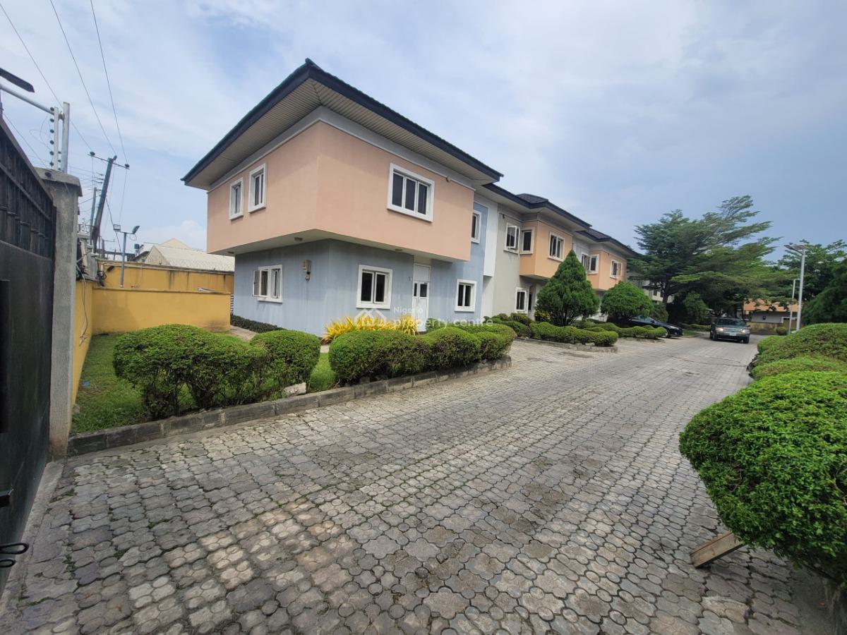 Serviced Well Maintained 4 Bedroom Terrace, By Shoprite Road, Osapa, Lekki, Lagos, Terraced Duplex for Rent