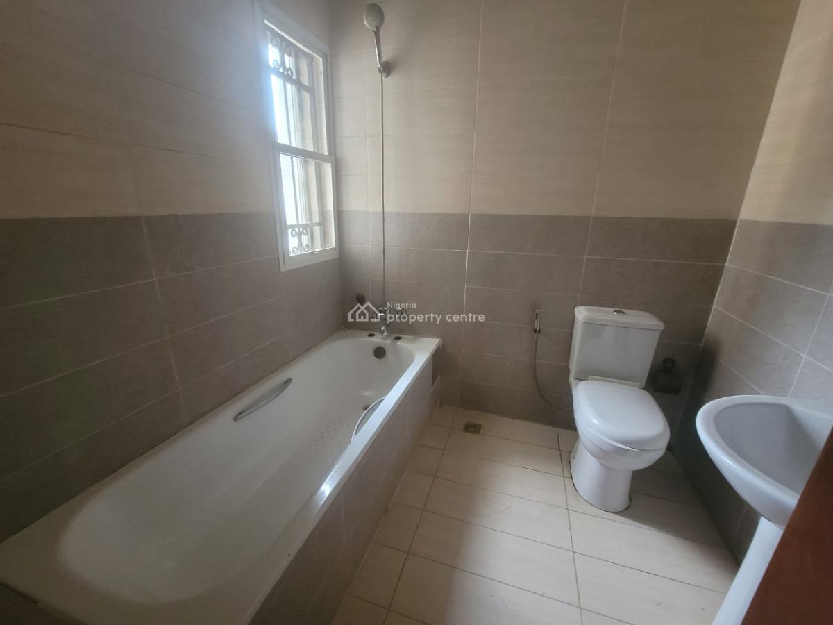 Serviced Well Maintained 4 Bedroom Terrace, By Shoprite Road, Osapa, Lekki, Lagos, Terraced Duplex for Rent