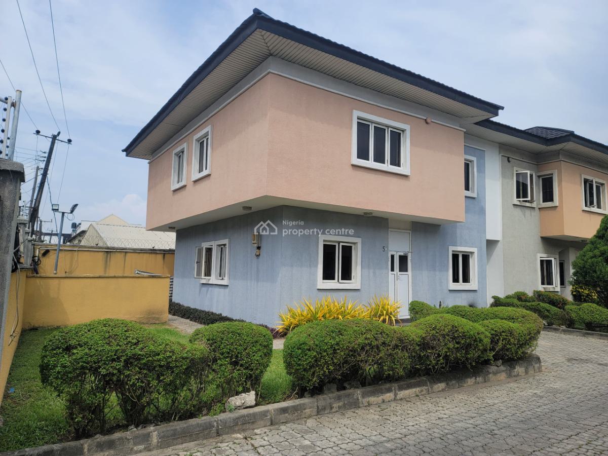 Serviced Well Maintained 4 Bedroom Terrace, By Shoprite Road, Osapa, Lekki, Lagos, Terraced Duplex for Rent