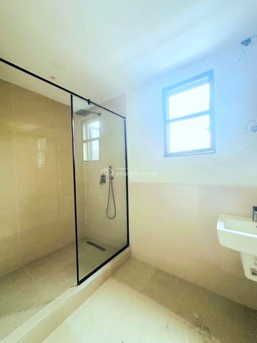 Spaciously Built 2 Bedroom Apartment, Lekki Phase 1, Lekki, Lagos, Flat / Apartment for Rent