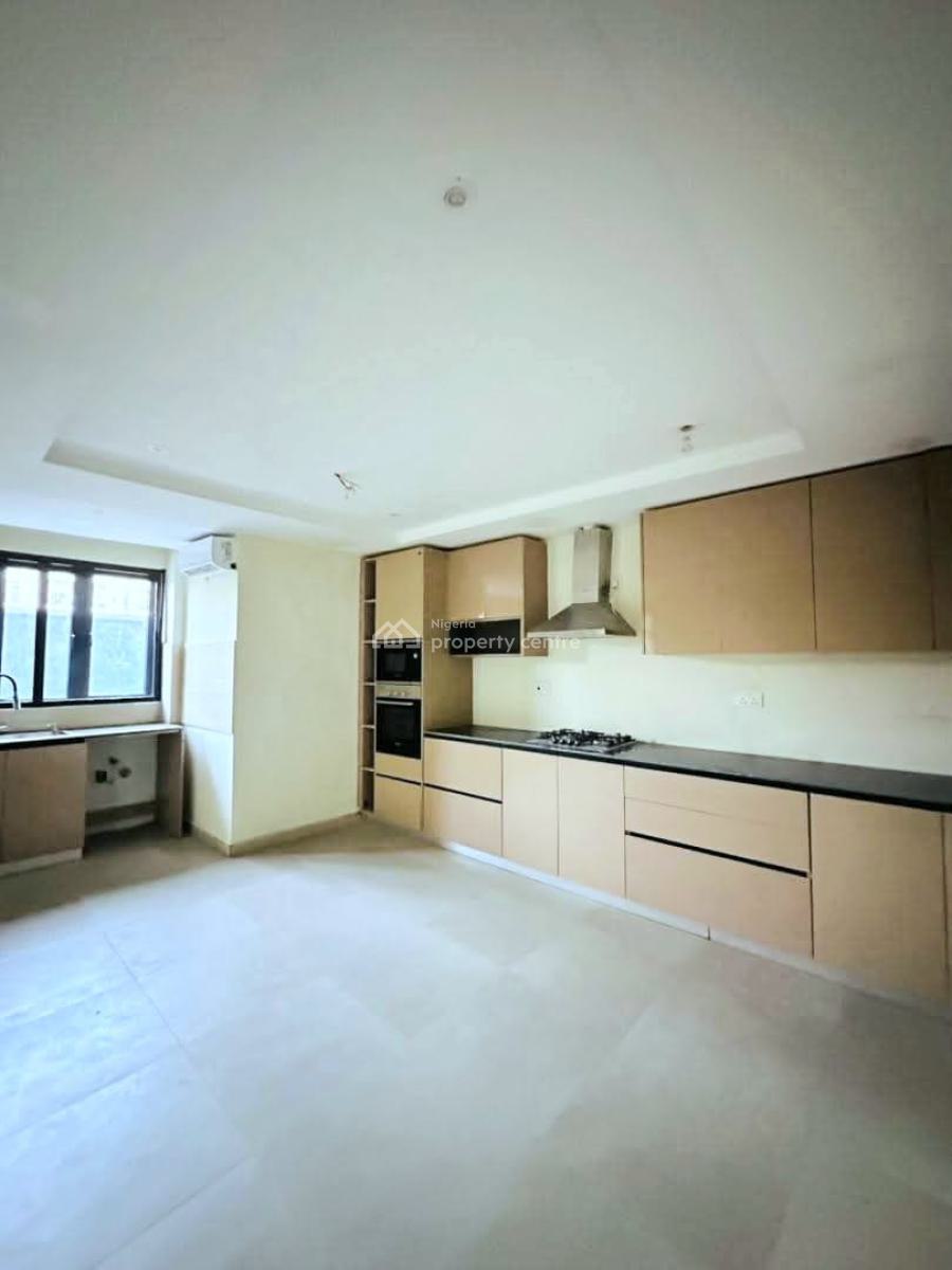 Spaciously Built 2 Bedroom Apartment, Lekki Phase 1, Lekki, Lagos, Flat / Apartment for Rent