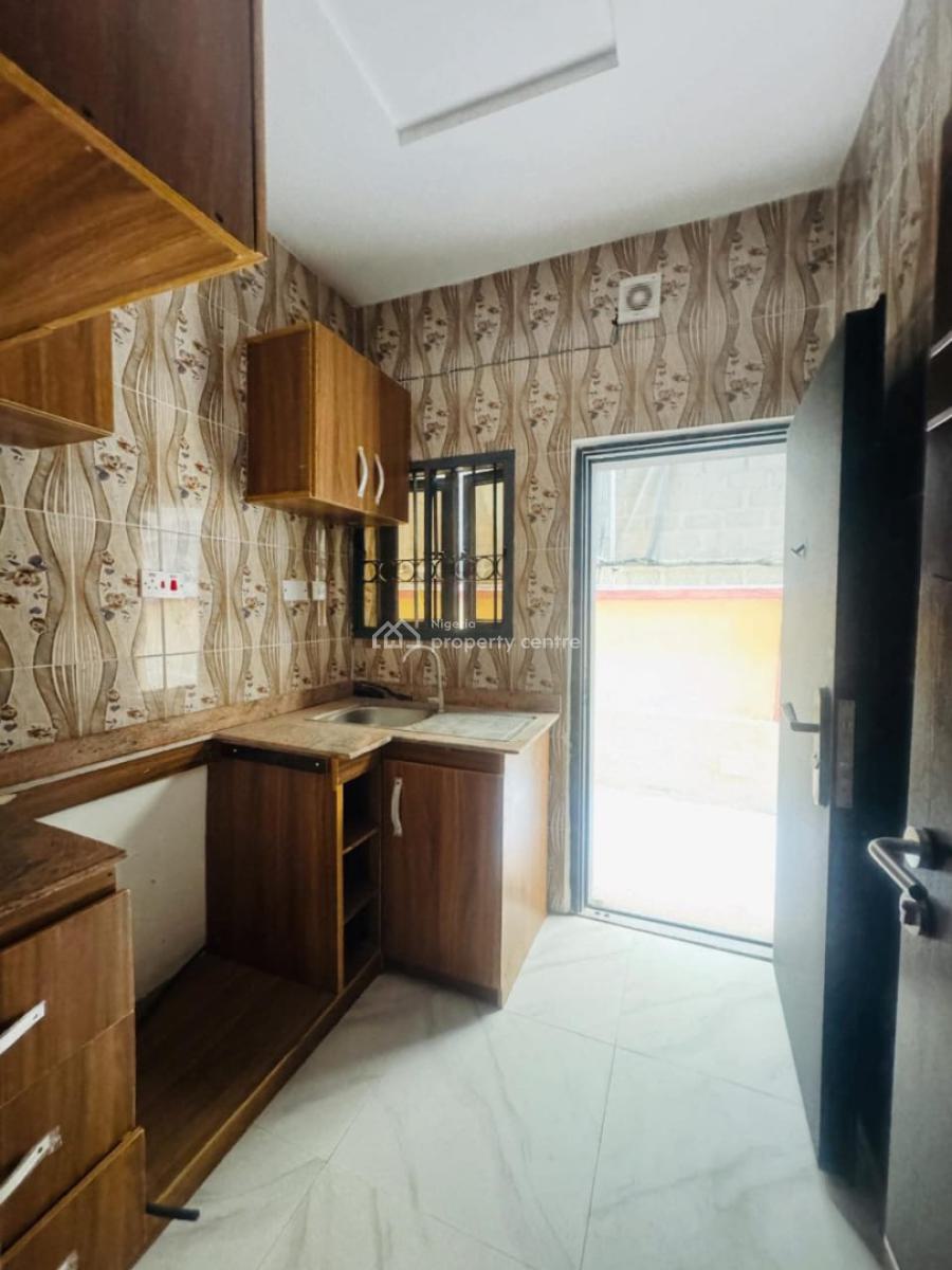 Well Built 3-bedroom Apartments, Lekki Phase 1, Lekki, Lagos, Flat / Apartment for Rent