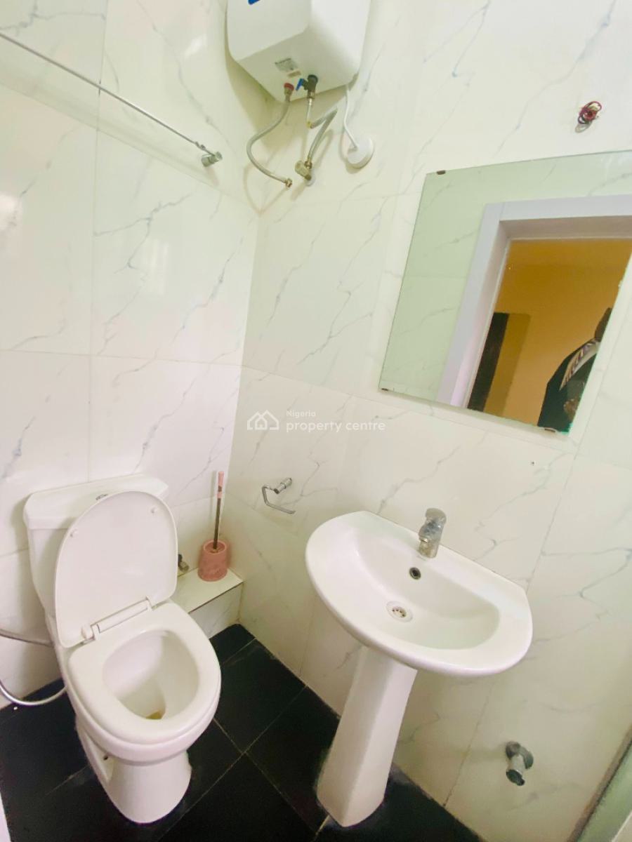 3-bedroom Flat with a Room Bq, Off Admiralty Road, Lekki Phase 1, Lekki, Lagos, Flat / Apartment for Rent