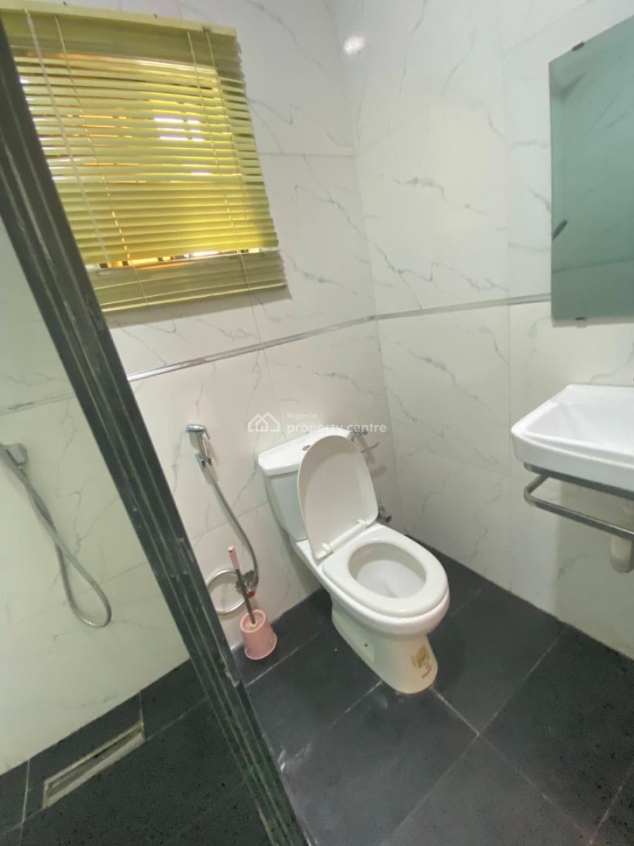 3-bedroom Flat with a Room Bq, Off Admiralty Road, Lekki Phase 1, Lekki, Lagos, Flat / Apartment for Rent
