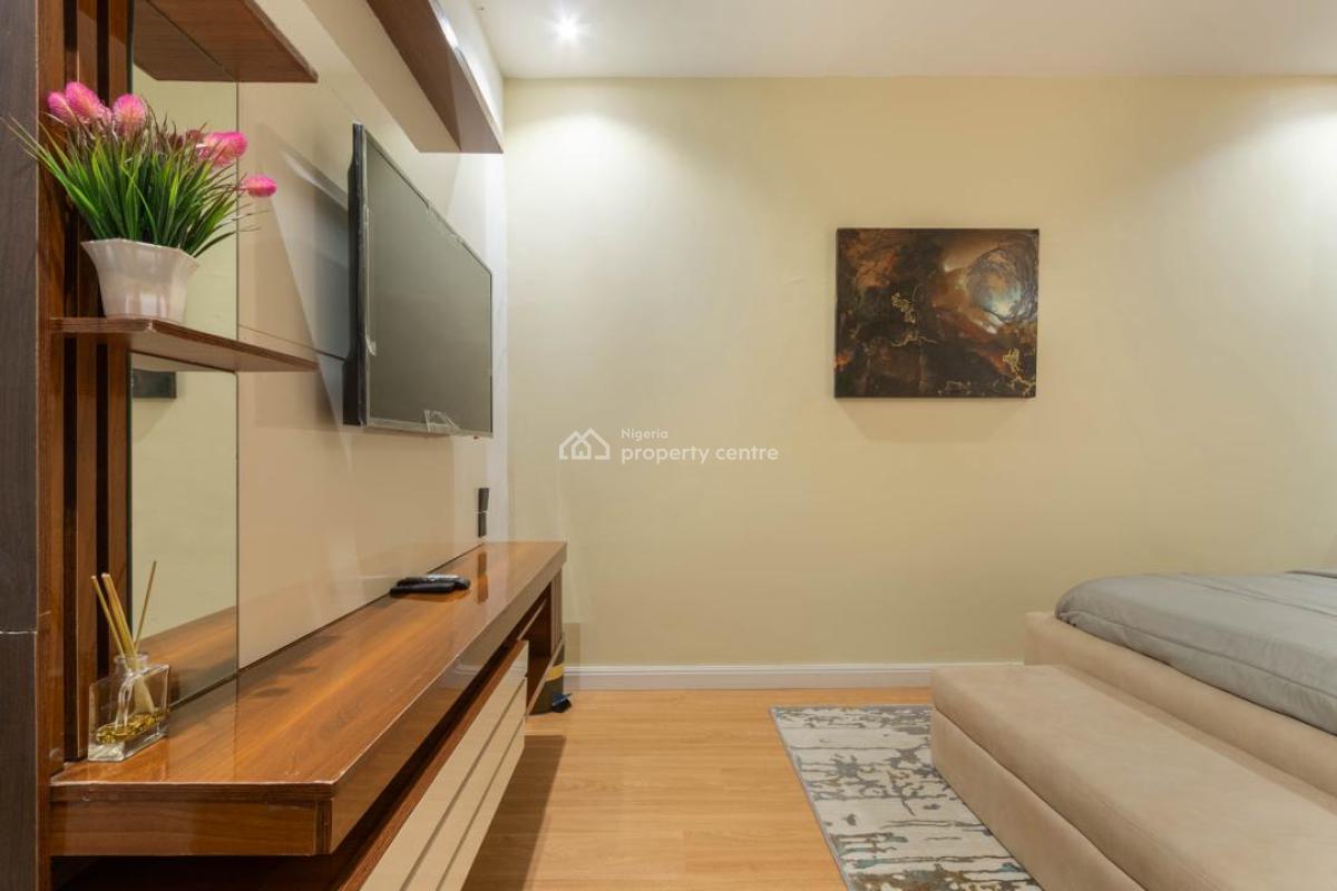 One Bedroom with Pool ,gym and Ps5, Lekki Phase 1, Lekki, Lagos, Flat / Apartment Short Let