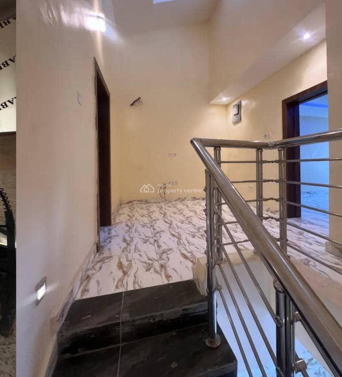 3 Bedroom Terrace   Location:   : 4.5 Million Naira, Sangotedo, Lekki, Lagos, Terraced Duplex for Rent
