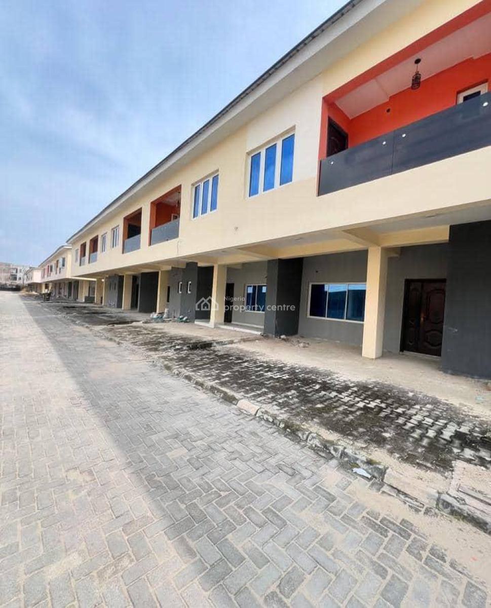 3 Bedroom Terrace   Location:   : 4.5 Million Naira, Sangotedo, Lekki, Lagos, Terraced Duplex for Rent