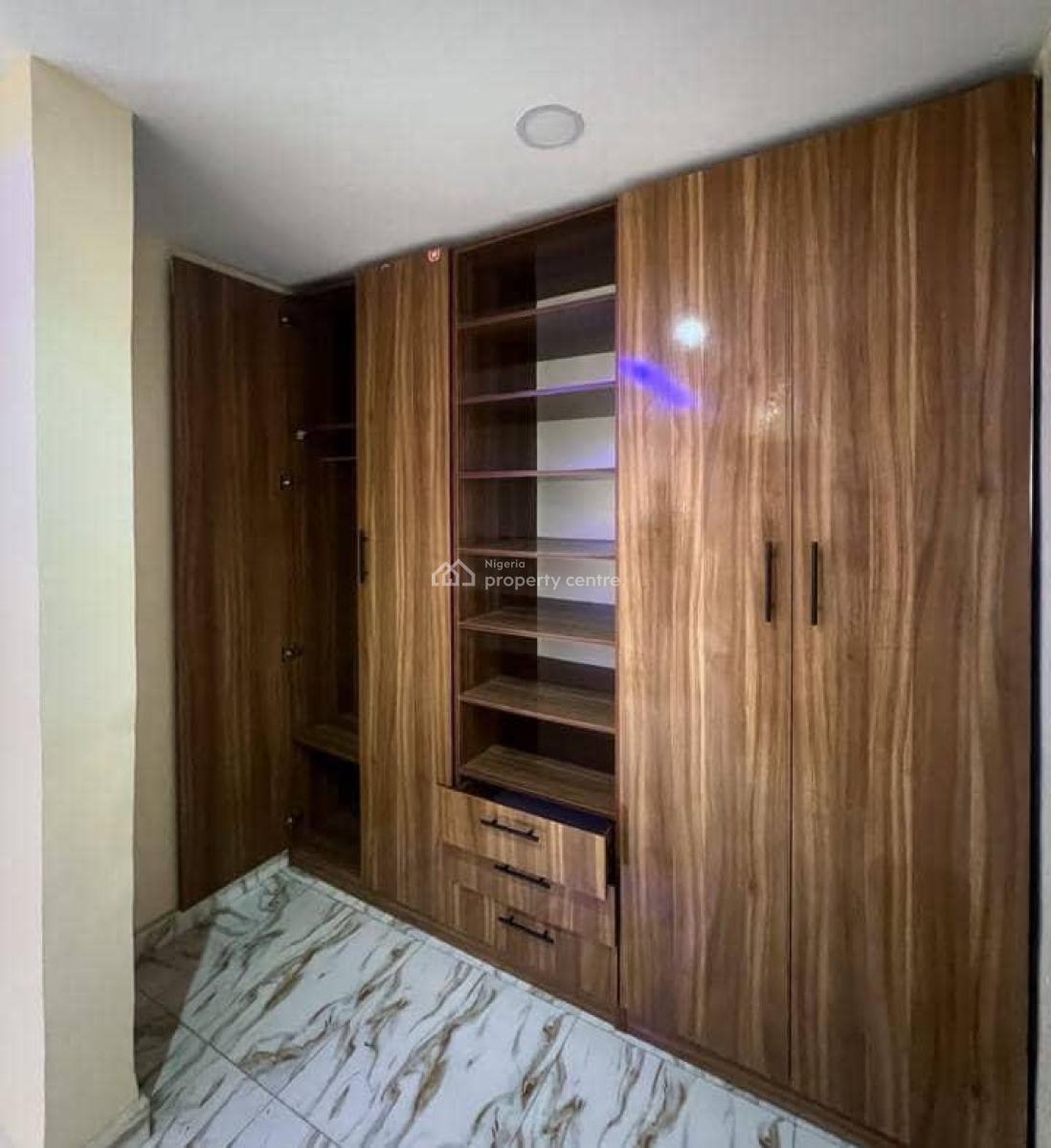 3 Bedroom Terrace   Location:   : 4.5 Million Naira, Sangotedo, Lekki, Lagos, Terraced Duplex for Rent