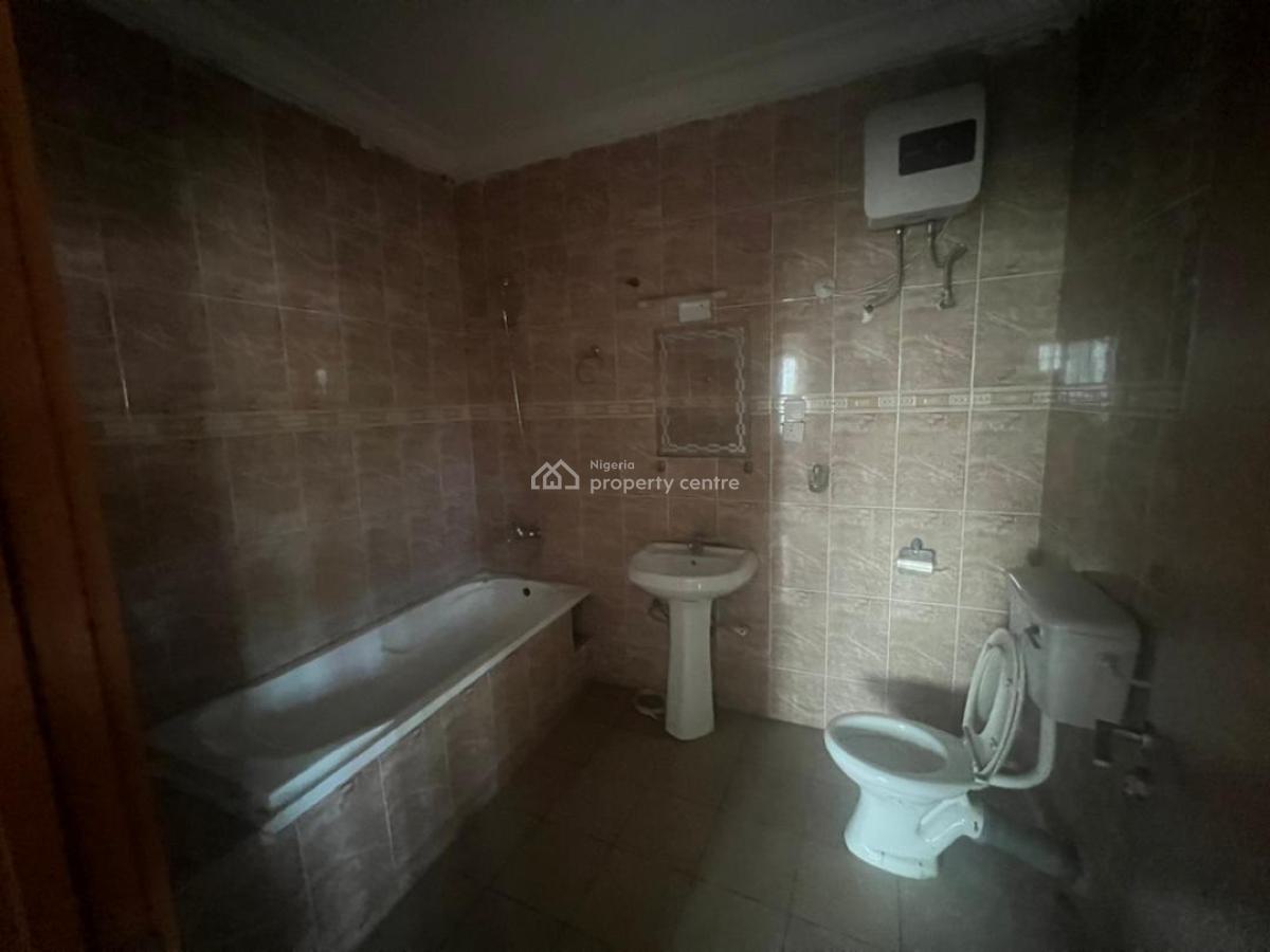 Self Compound 5 Bedroom Semi-detached with a Room Bq, Lekki Phase 1, Lekki, Lagos, Semi-detached Duplex for Rent