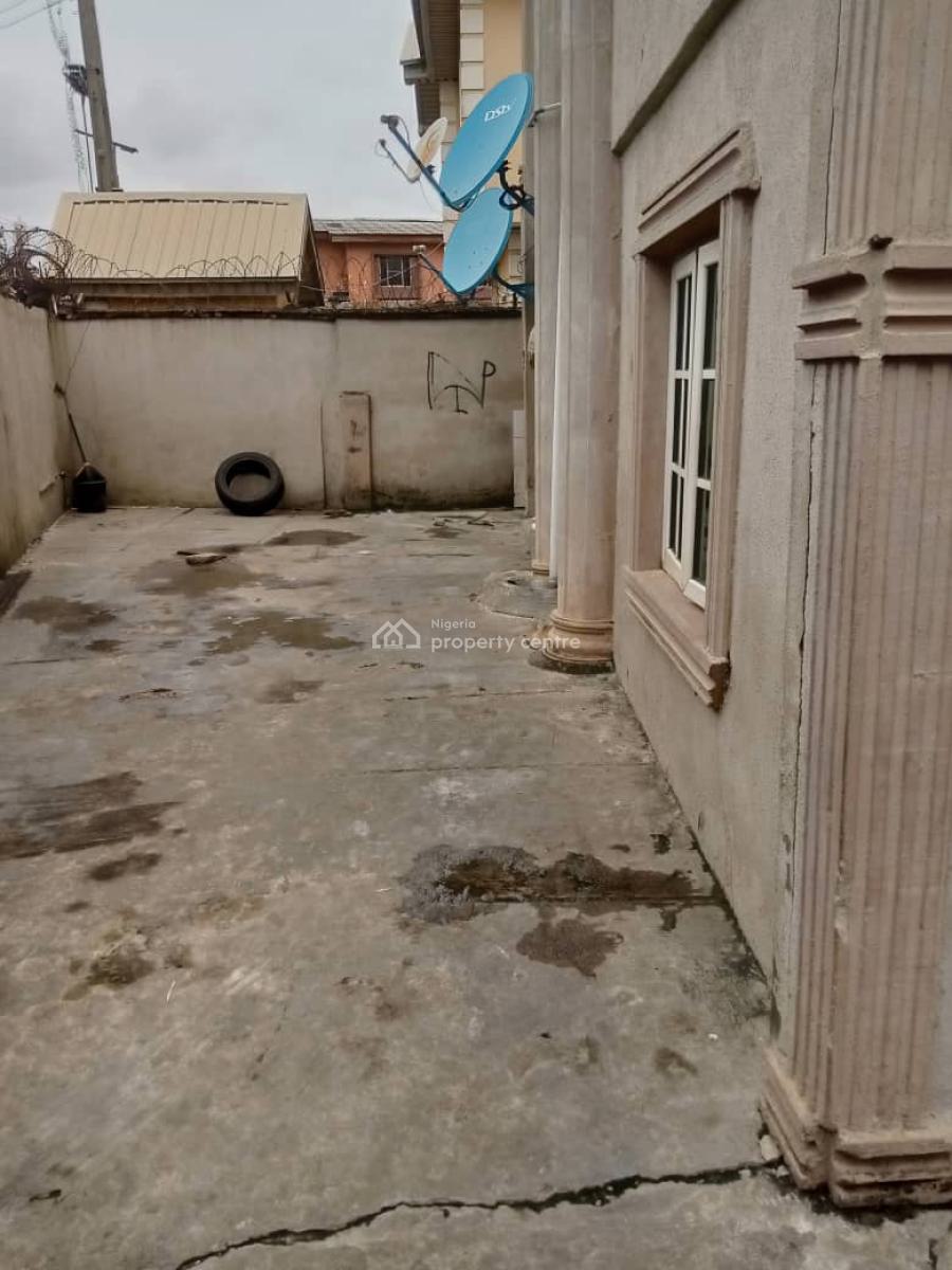 Standard Well Maintained 3 Bedroom Flat in a Serene Area, Surulere, Lagos, Flat / Apartment for Sale
