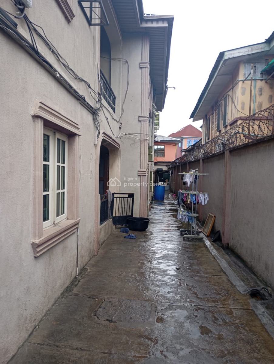 Standard Well Maintained 3 Bedroom Flat in a Serene Area, Surulere, Lagos, Flat / Apartment for Sale