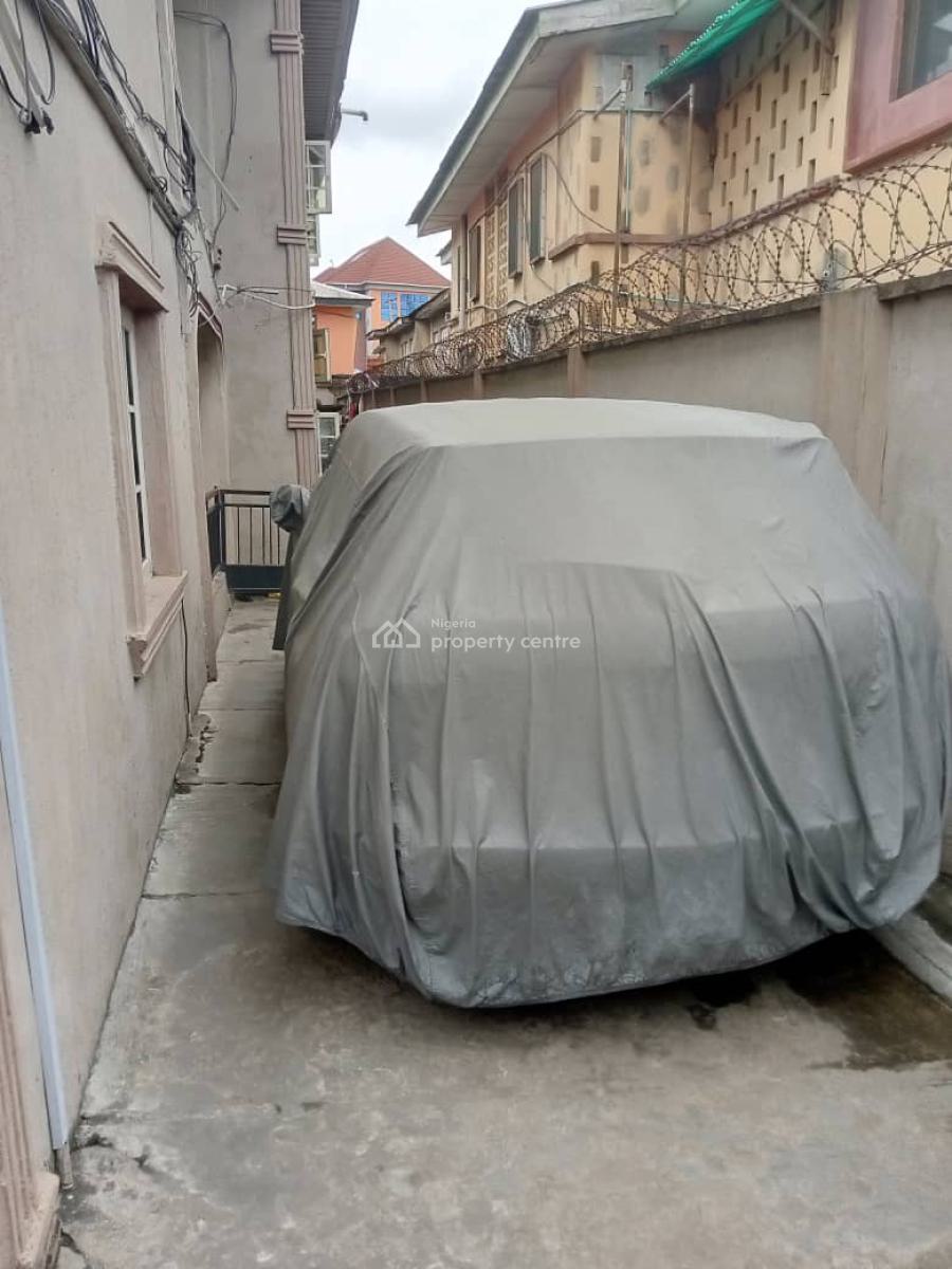 Standard Well Maintained 3 Bedroom Flat in a Serene Area, Surulere, Lagos, Flat / Apartment for Sale