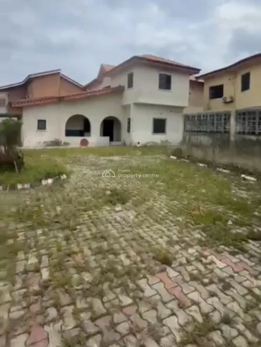Land Measuring 1,001sqm with Dilapidated Structure, Ologolo, Lekki, Lagos, Mixed-use Land for Sale
