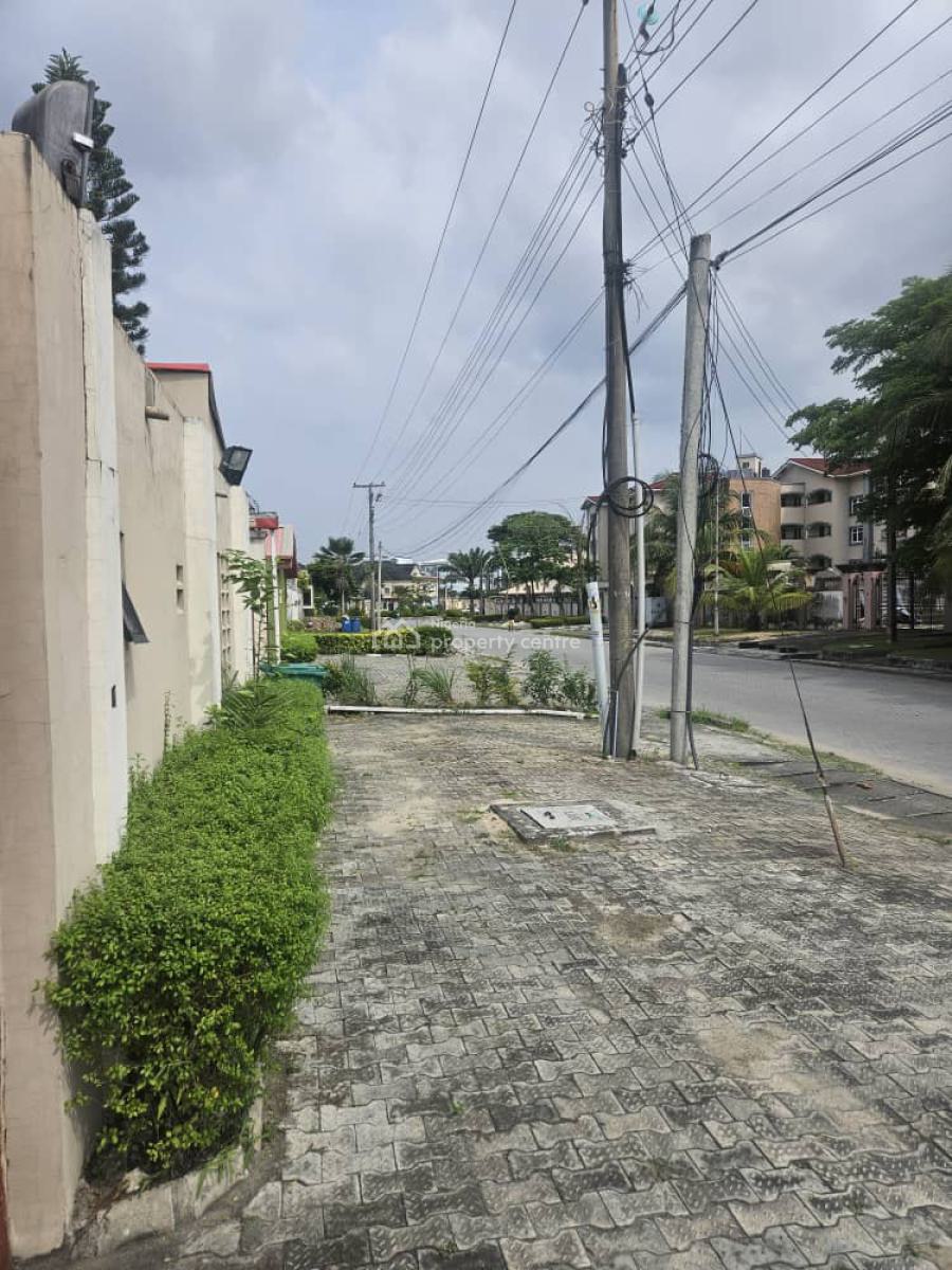 Old Structure Five Bedroom Detached House with 2 Unit of Mini Flat on 620sqm, Lekki Phase 1, Lekki, Lagos, House for Sale