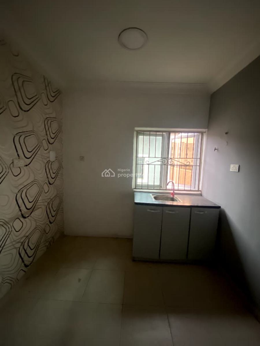 Lovely 2 Bedroom Apartment in a Secure Estate, Lekki Phase 1, Lekki, Lagos, Flat / Apartment for Rent