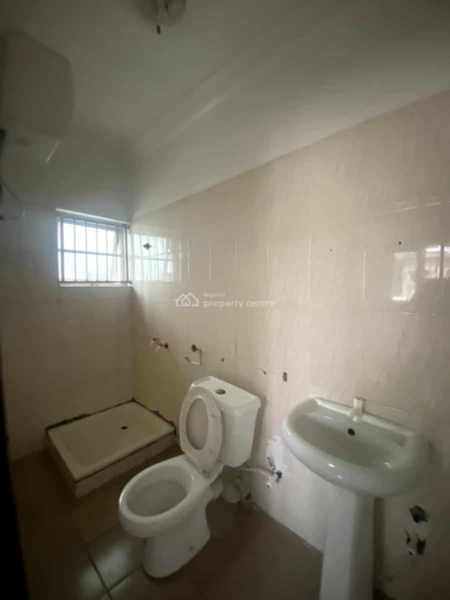 Lovely 2 Bedroom Apartment in a Secure Estate, Lekki Phase 1, Lekki, Lagos, Flat / Apartment for Rent