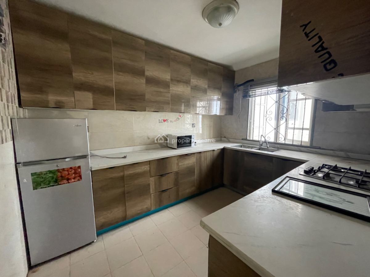 a Nicely Furnished 2 Bedroom on Top Floor, Lekki Phase 1, Lekki, Lagos, Flat / Apartment for Rent