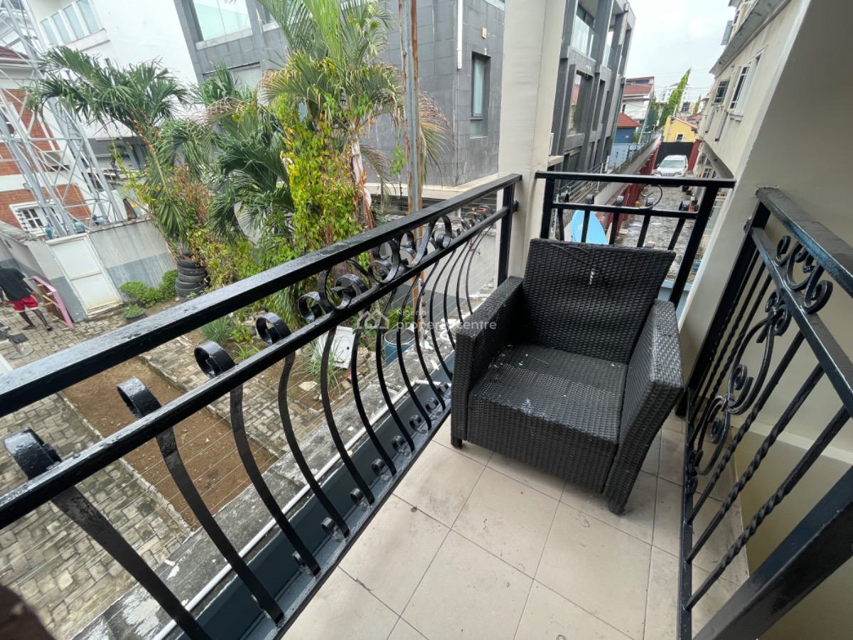 a Nicely Furnished 2 Bedroom on Top Floor, Lekki Phase 1, Lekki, Lagos, Flat / Apartment for Rent