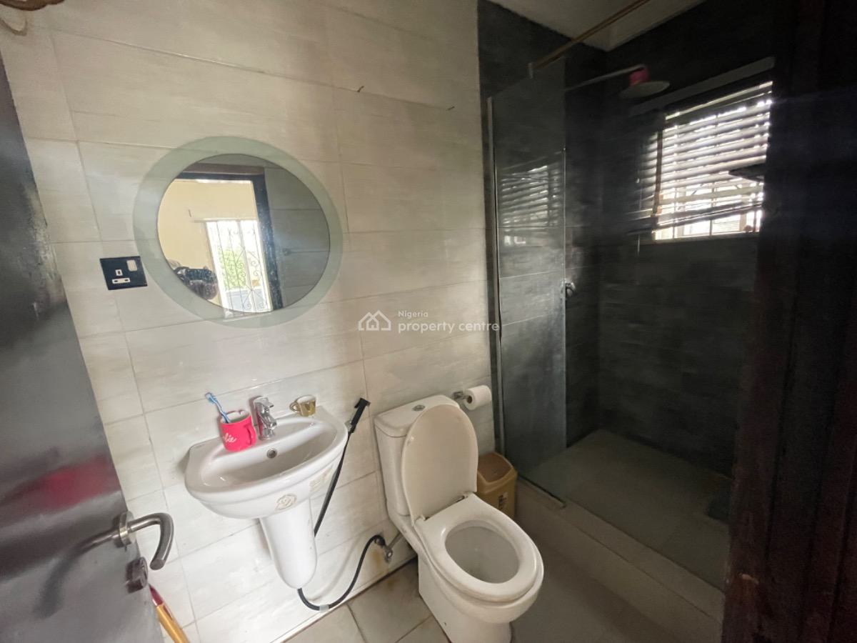 a Nicely Furnished 2 Bedroom on Top Floor, Lekki Phase 1, Lekki, Lagos, Flat / Apartment for Rent