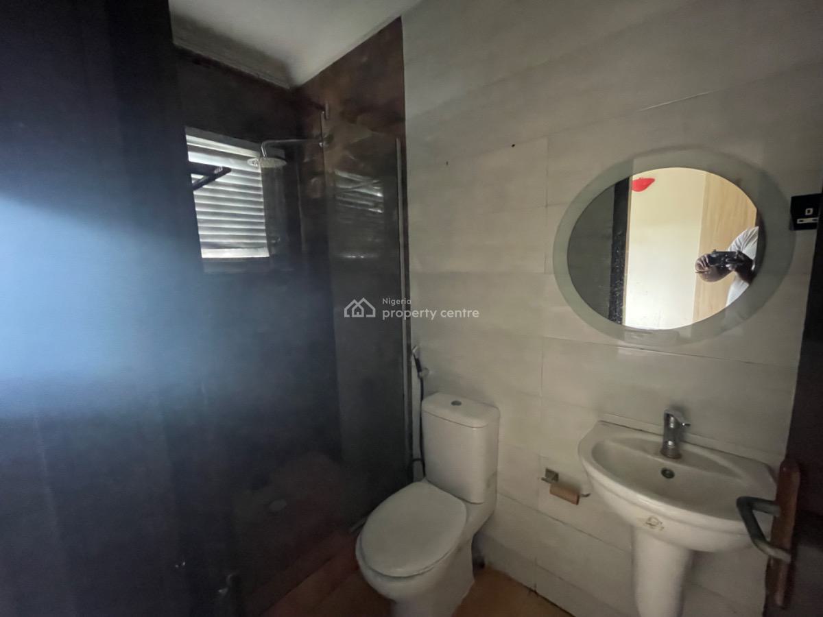 a Nicely Furnished 2 Bedroom on Top Floor, Lekki Phase 1, Lekki, Lagos, Flat / Apartment for Rent