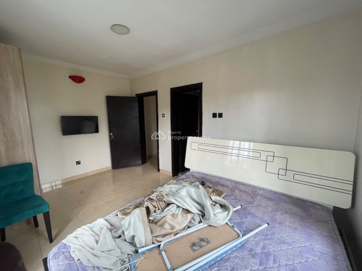 a Nicely Furnished 2 Bedroom on Top Floor, Lekki Phase 1, Lekki, Lagos, Flat / Apartment for Rent