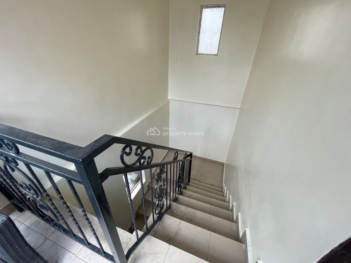 a Nicely Furnished 2 Bedroom on Top Floor, Lekki Phase 1, Lekki, Lagos, Flat / Apartment for Rent