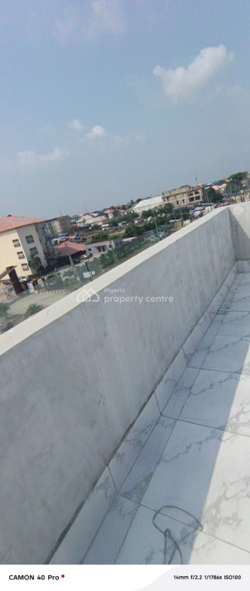 Rooftop Space for Lounge, Ogombo Road By Abraham Adesanya Round About, Ogombo, Ajah, Lagos, Restaurant / Bar for Sale