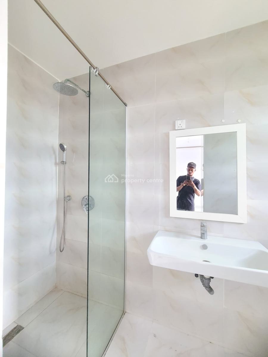 Luxurious and Spacious 3 Bedroom Flat, Emirald Estate/mobile Road, Ajah, Lagos, Flat / Apartment for Rent